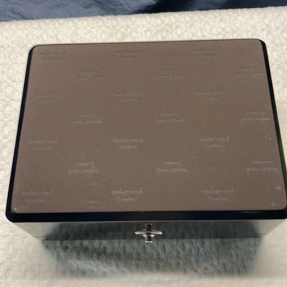 Underwood Cedar Lined Lacquer (originally a Cigar box) Case/Box - Picture 4 of 8